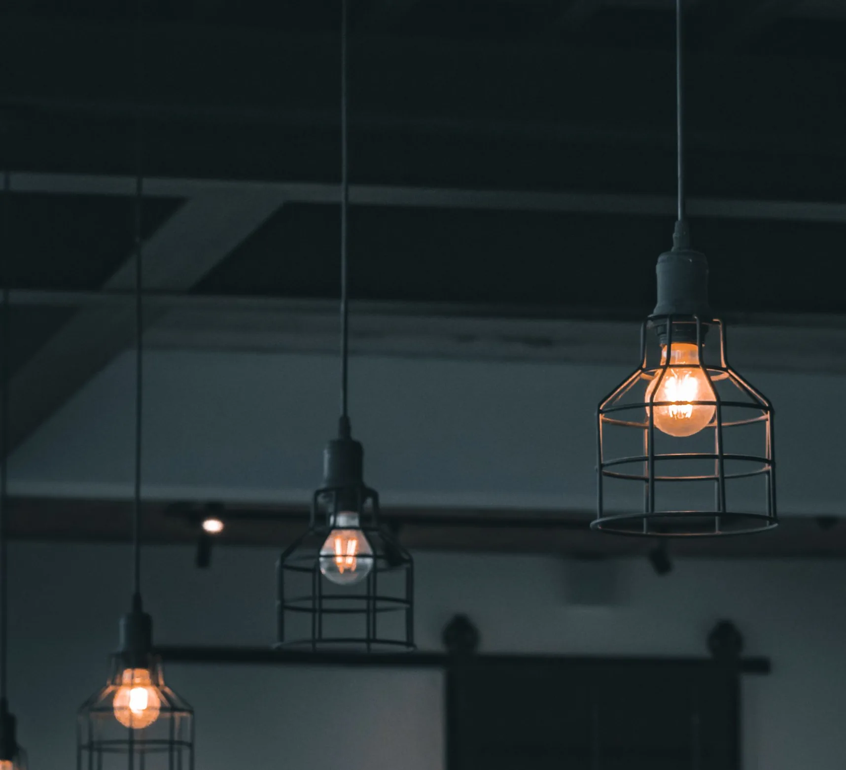 Illuminated pendant light fixtures
